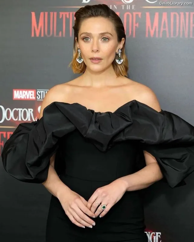 Elizabeth Olsen photo 8 of 2302