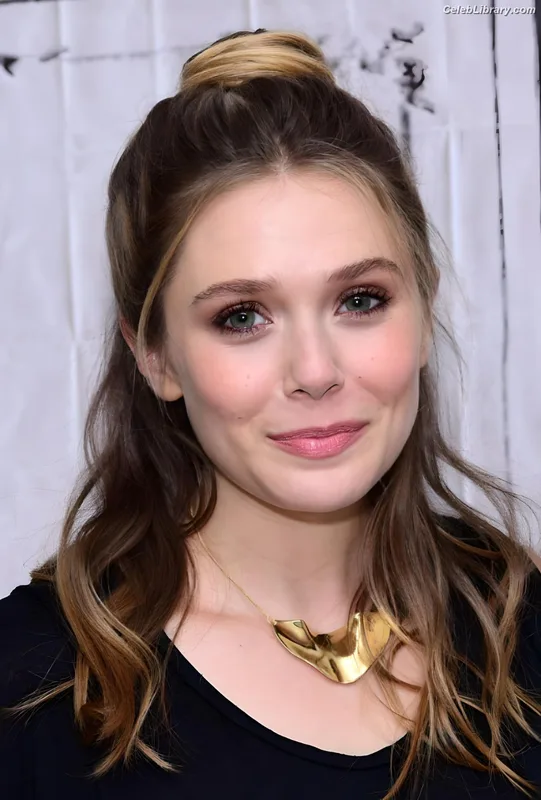 Elizabeth Olsen photo 2 of 2302