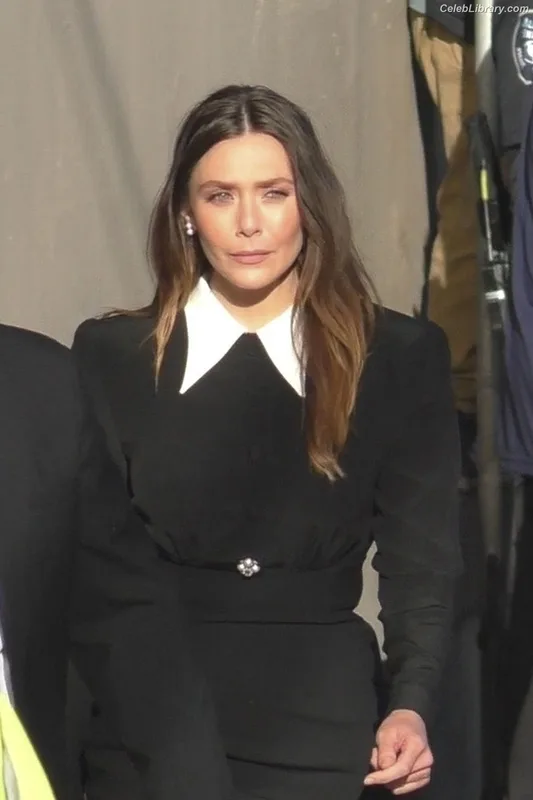 Elizabeth Olsen photo 20 of 2302