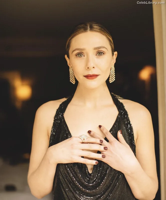 Elizabeth Olsen photo 23 of 2302