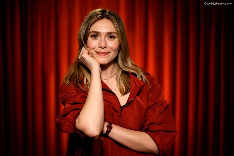 Elizabeth Olsen photo 2 of 2302