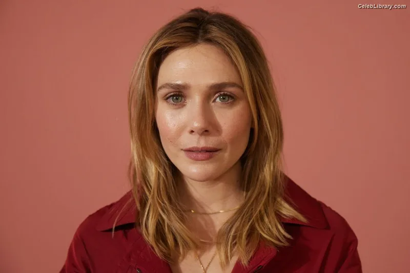 Elizabeth Olsen photo 3 of 2302