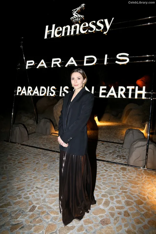 Elizabeth Olsen photo 5 of 2302