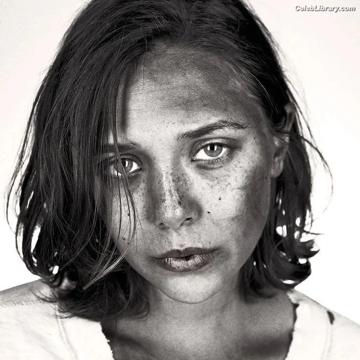 Elizabeth Olsen photo 11 of 2302