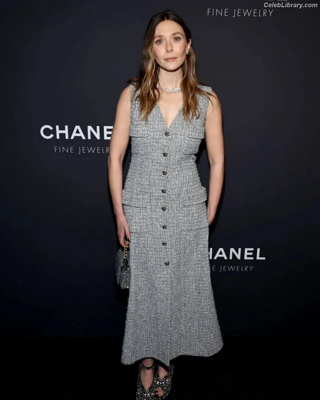 Elizabeth Olsen photo 12 of 2302