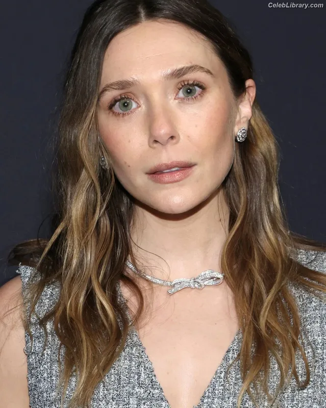 Elizabeth Olsen photo 13 of 2302