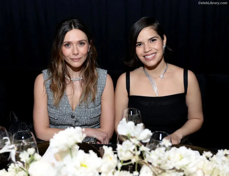 Elizabeth Olsen photo 15 of 2302