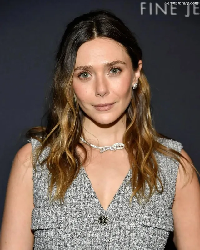 Elizabeth Olsen photo 18 of 2302