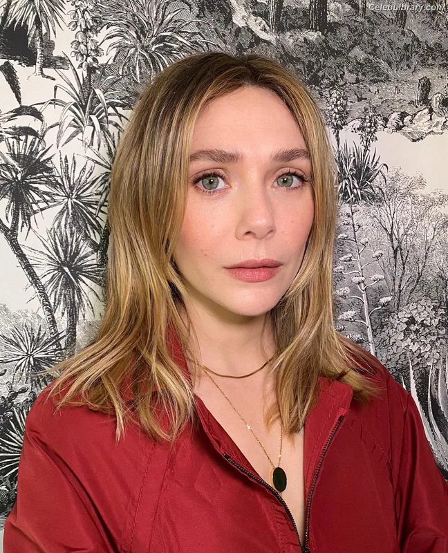 Elizabeth Olsen photo 20 of 2302