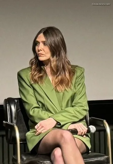 Elizabeth Olsen photo 20 of 2302