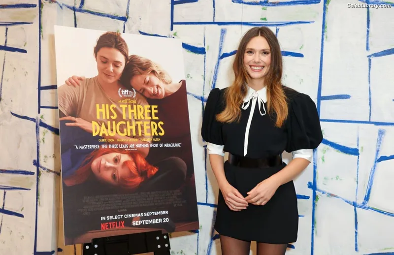 Elizabeth Olsen photo 1 of 2302