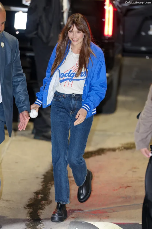 Elizabeth Olsen photo 19 of 2302