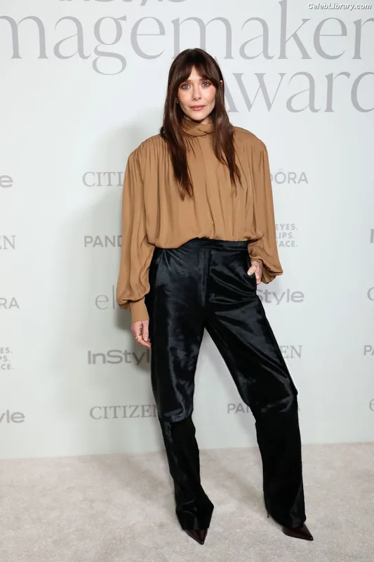 Elizabeth Olsen photo 4 of 2302