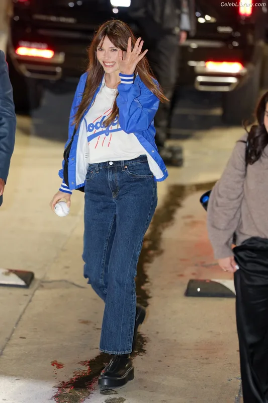 Elizabeth Olsen photo 6 of 2302