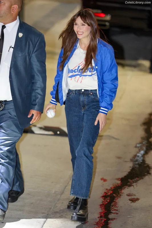 Elizabeth Olsen photo 10 of 2302