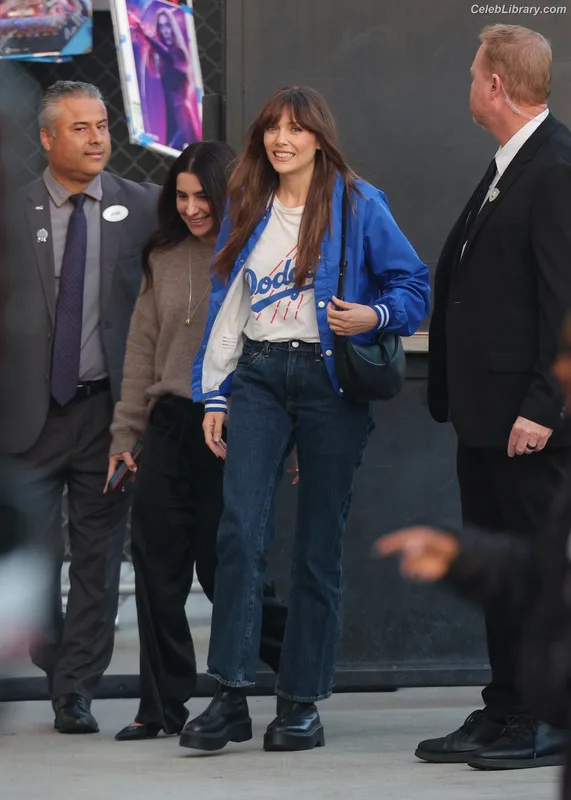 Elizabeth Olsen photo 18 of 2302