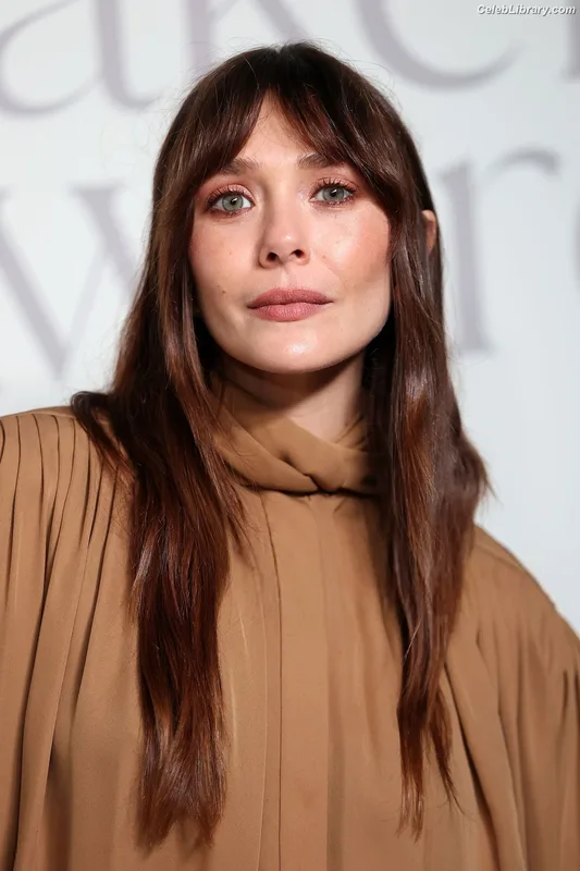 Elizabeth Olsen photo 20 of 2302
