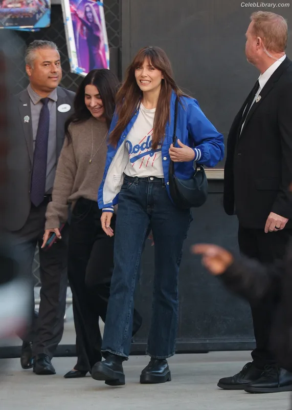 Elizabeth Olsen photo 22 of 2302