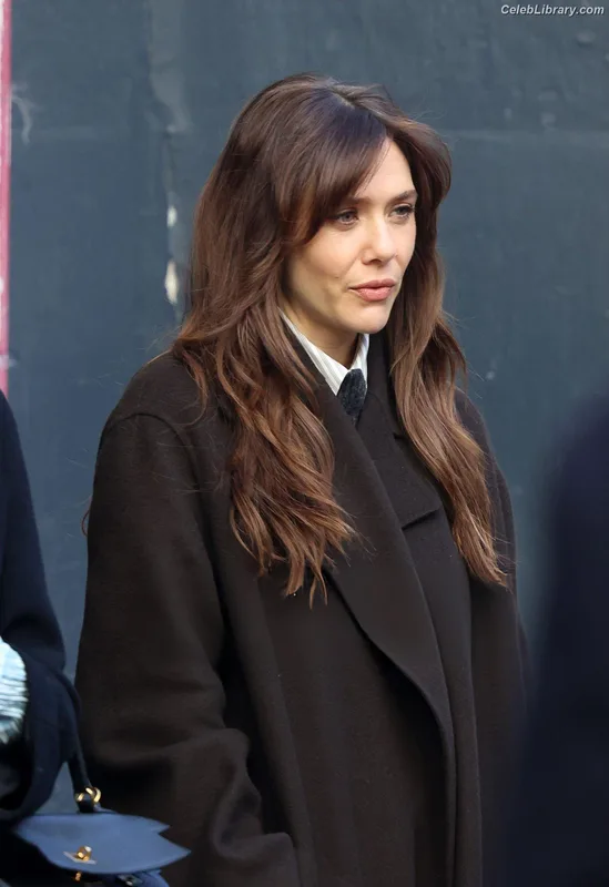 Elizabeth Olsen photo 14 of 2302