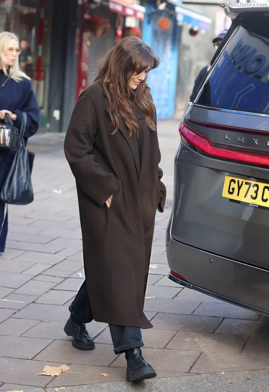 Elizabeth Olsen photo 16 of 2302
