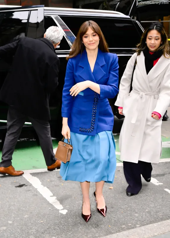 Elizabeth Olsen photo 10 of 2302