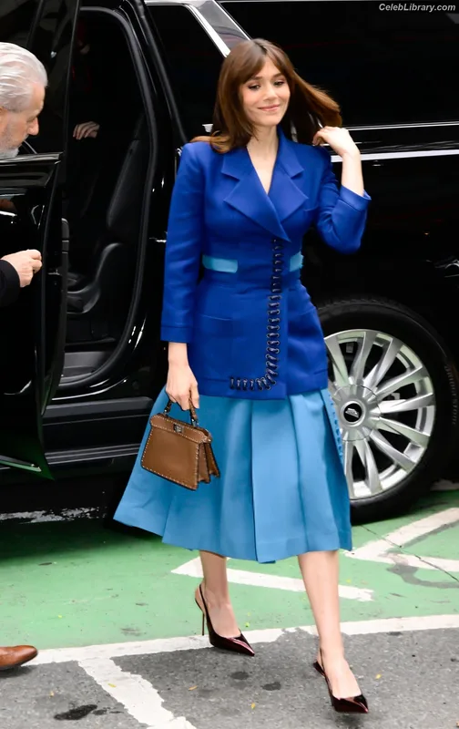 Elizabeth Olsen photo 16 of 2302