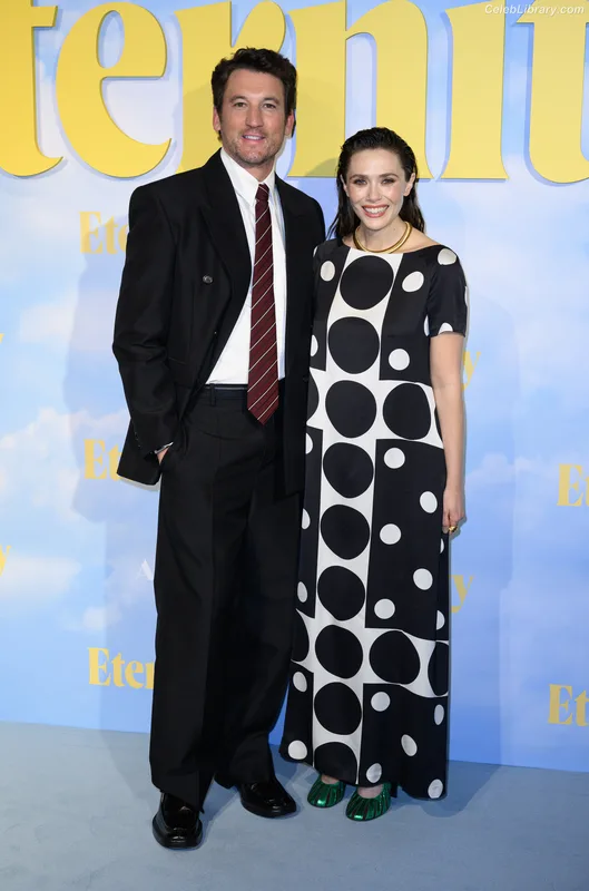 Elizabeth Olsen photo 3 of 2302
