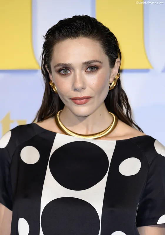 Elizabeth Olsen photo 18 of 2302
