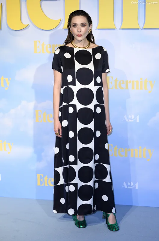 Elizabeth Olsen photo 23 of 2302
