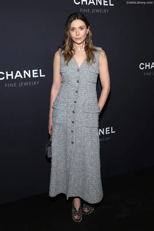 Elizabeth Olsen photo 1 of 2302