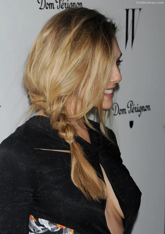 Elizabeth Olsen photo 7 of 2302