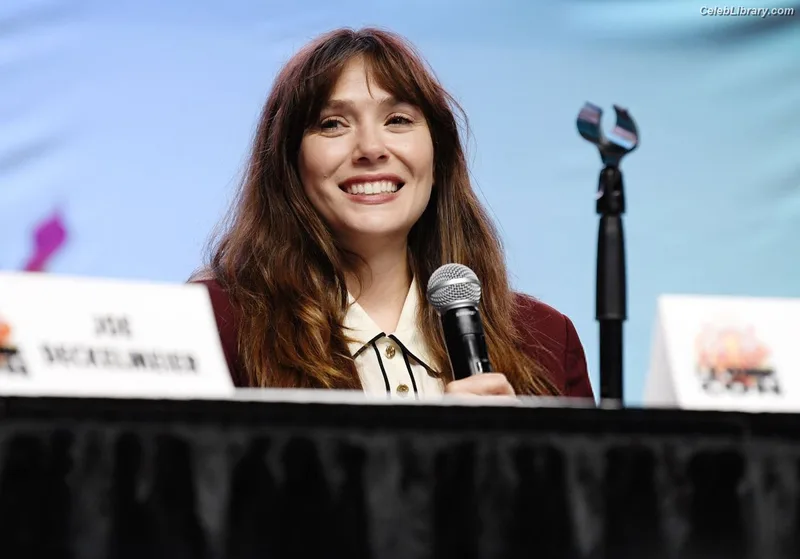 Elizabeth Olsen photo 16 of 2302