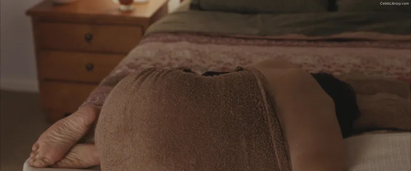 Elizabeth Olsen photo 4 of 2302