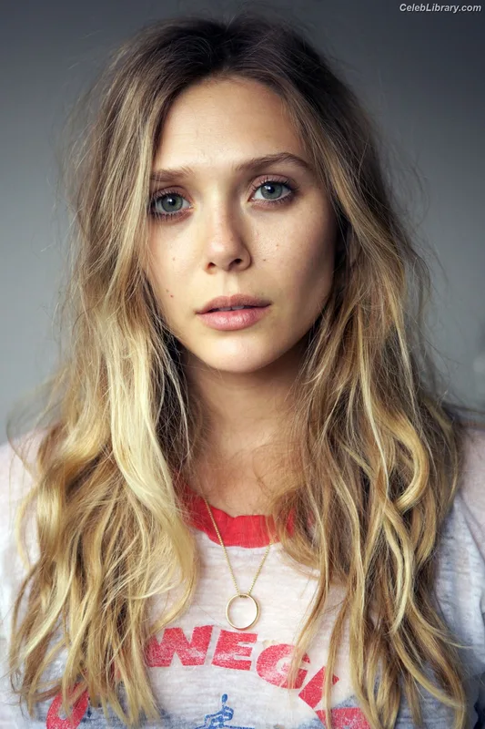 Elizabeth Olsen photo 4 of 2302