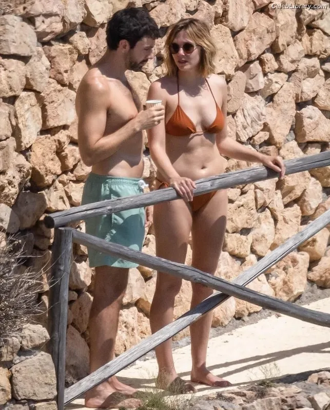 Elizabeth Olsen photo 11 of 2302