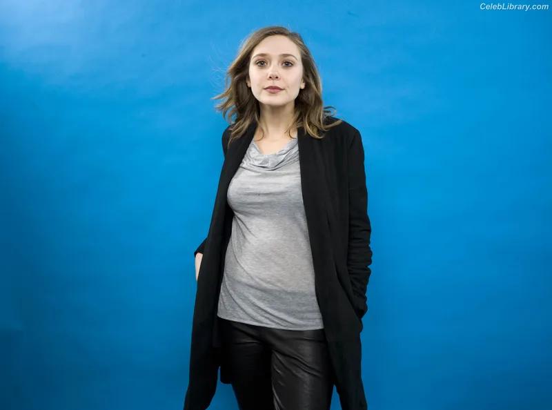 Elizabeth Olsen photo 6 of 2302