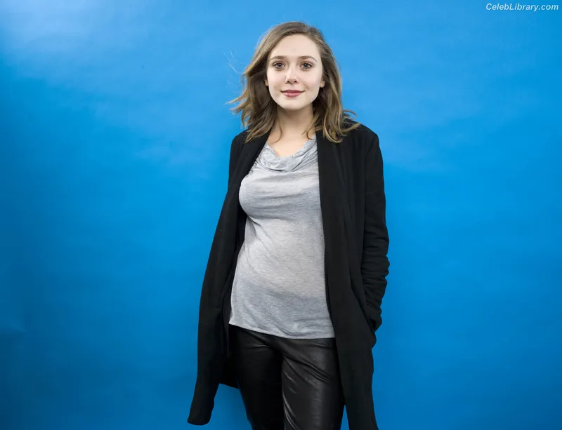 Elizabeth Olsen photo 8 of 2302