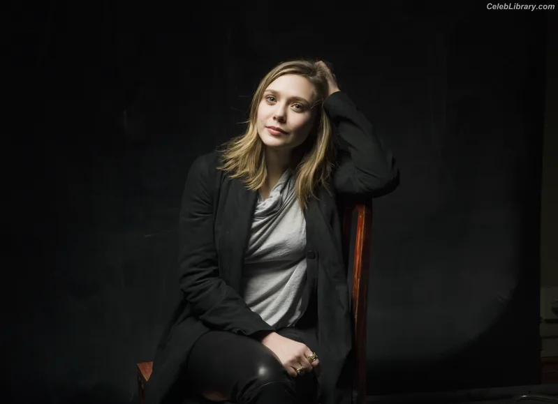 Elizabeth Olsen photo 10 of 2302