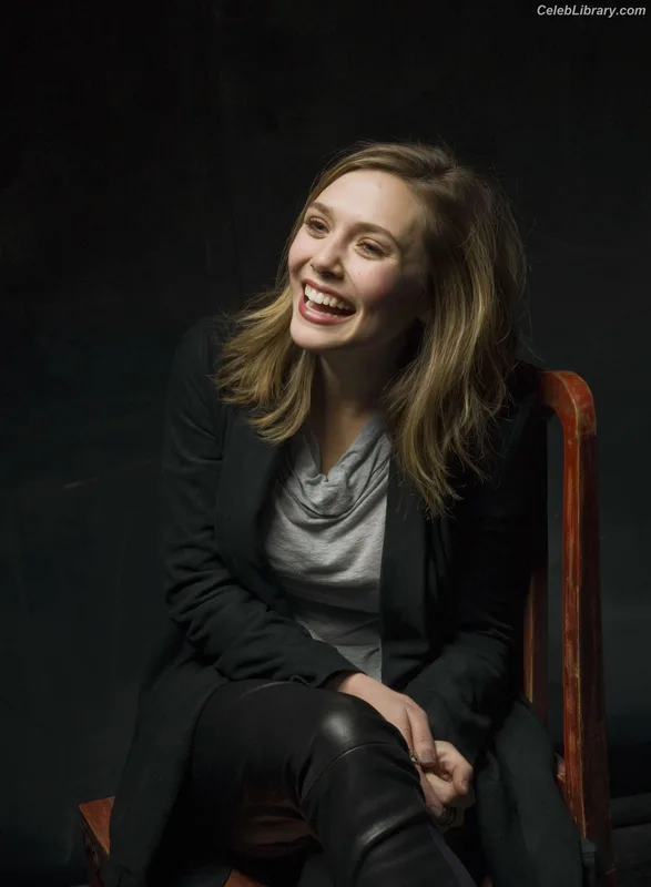 Elizabeth Olsen photo 12 of 2302