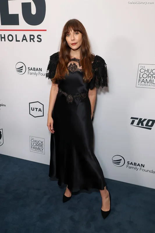 Elizabeth Olsen photo 14 of 2302