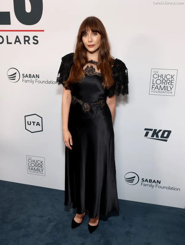 Elizabeth Olsen photo 15 of 2302