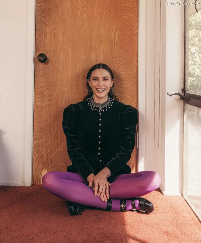 Elizabeth Olsen photo 5 of 2302