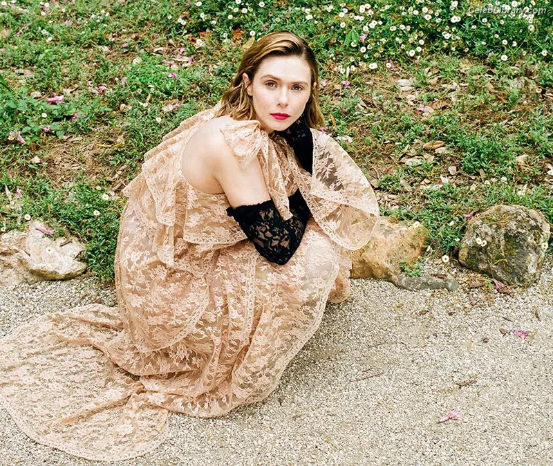 Elizabeth Olsen photo 9 of 2302