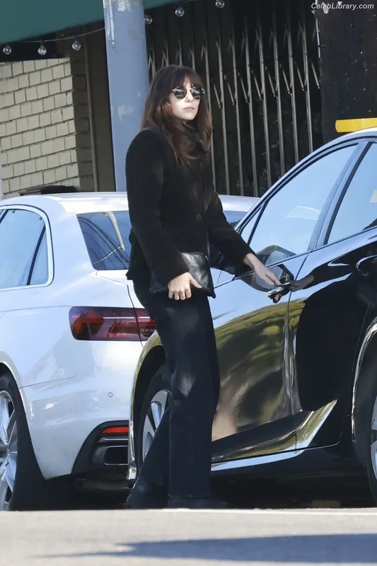 Elizabeth Olsen photo 13 of 2302