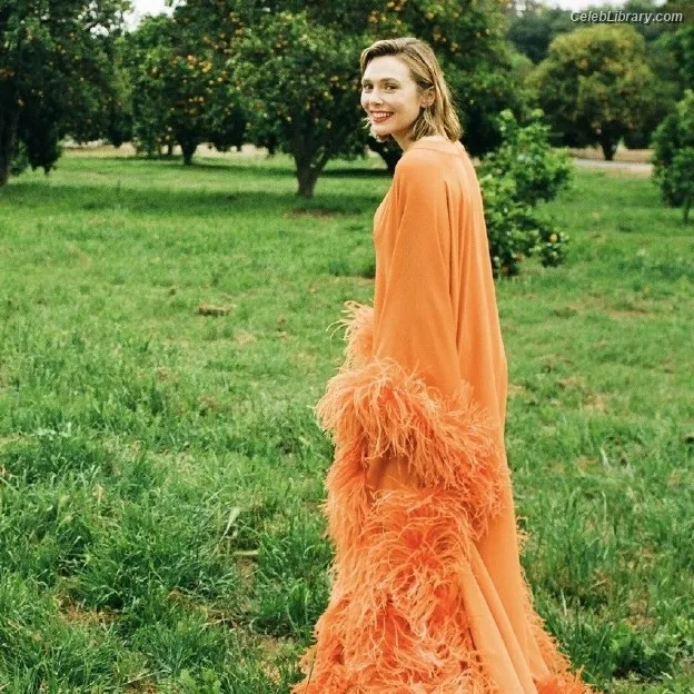 Elizabeth Olsen photo 16 of 2302