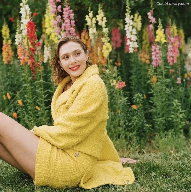 Elizabeth Olsen photo 19 of 2302