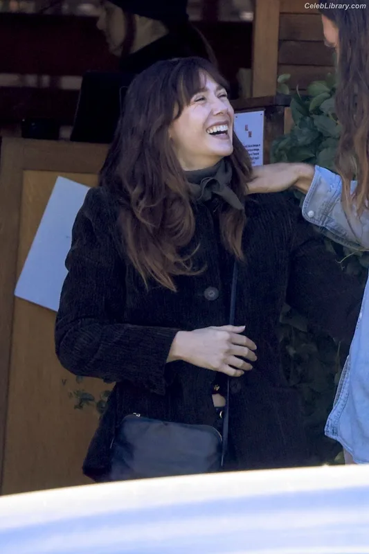 Elizabeth Olsen photo 24 of 2302