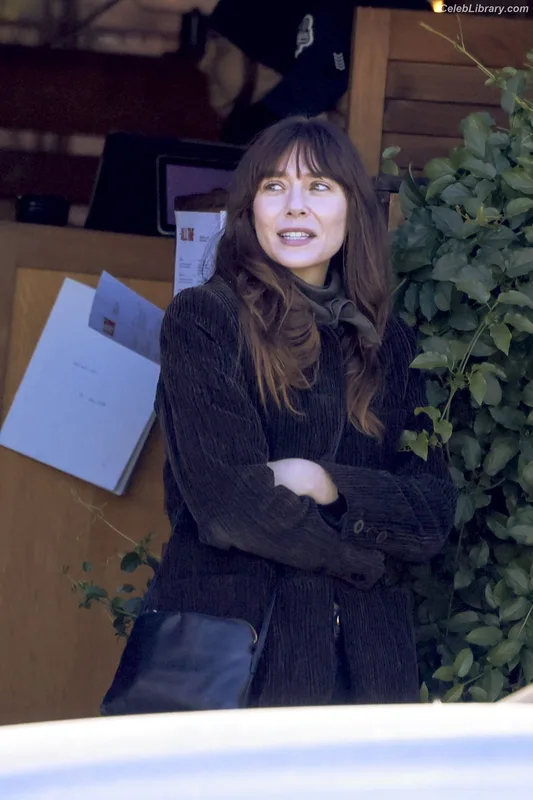 Elizabeth Olsen photo 1 of 2302