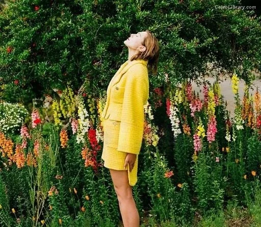 Elizabeth Olsen photo 3 of 2302