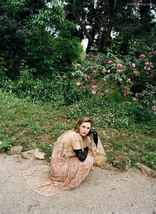 Elizabeth Olsen photo 8 of 2302
